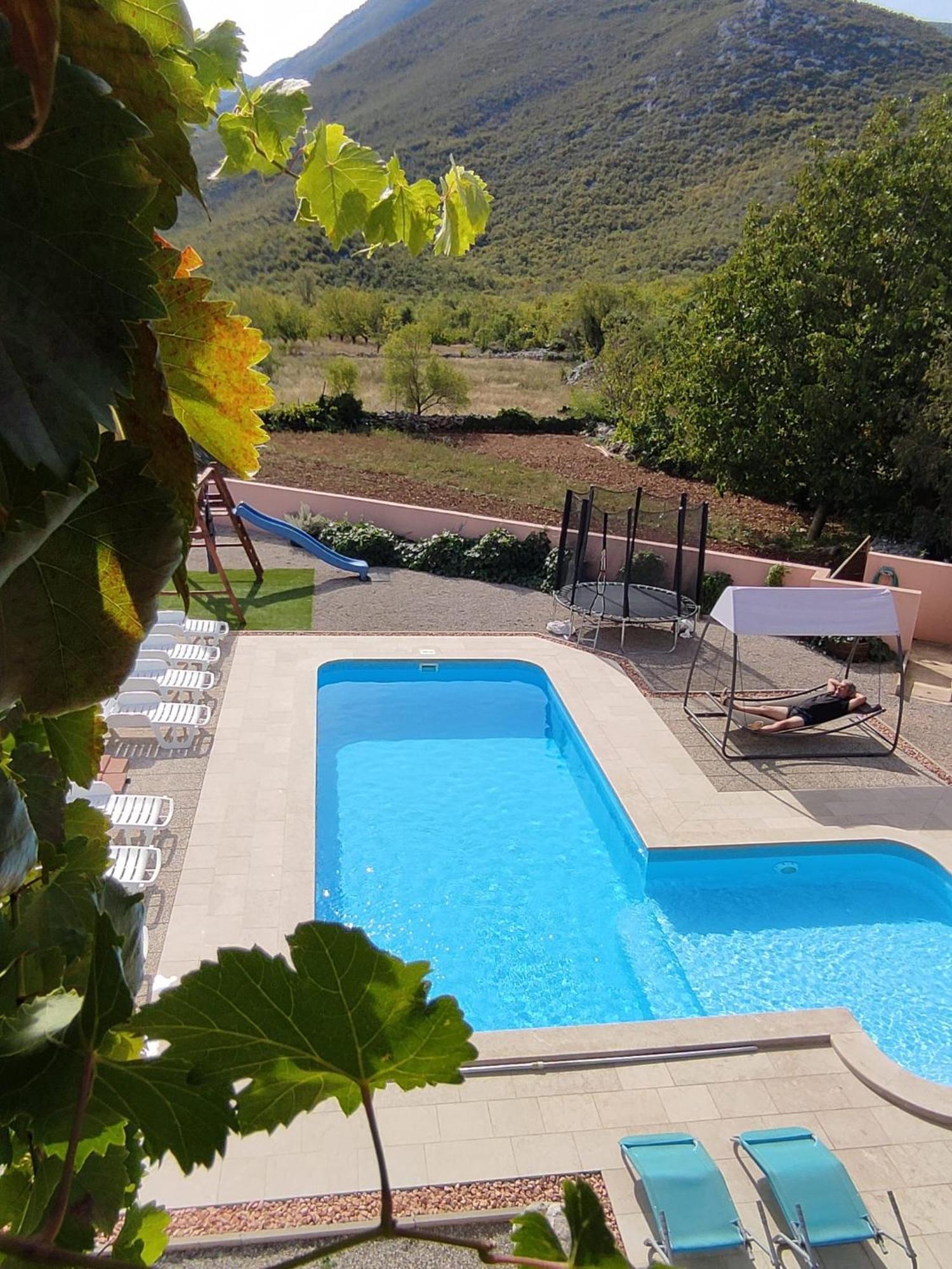 Holiday Home Perunika Zezevica Extérieur photo